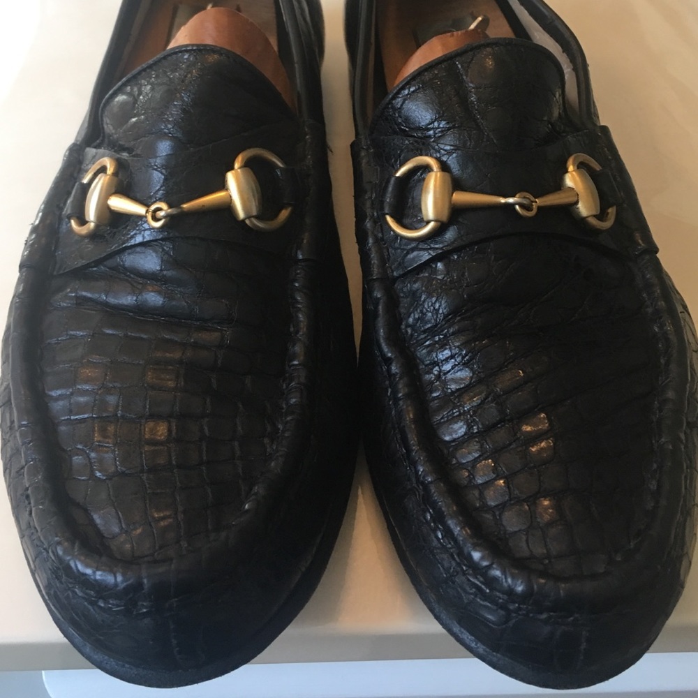 Men’s Gucci black crocodile horsebit loafer.